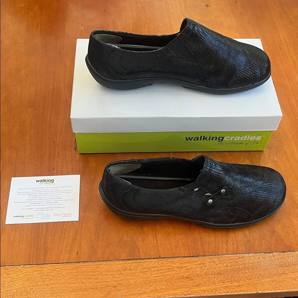 NWT Walking Cradle Orthotic AMP Black Patent Lizard Print Leather Flats. 7.5 WW.